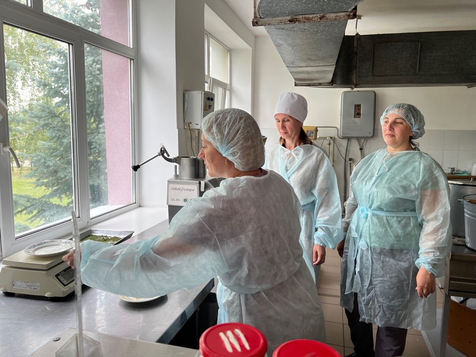 Проверка столовой родителями 1 Проверка столовой родителями 2